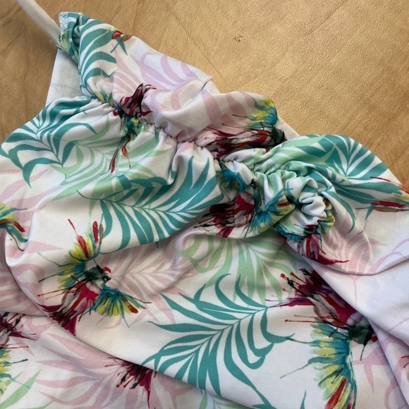 Agua Menta Plunging V-Neck One Piece Swimsuit - Picture 3 of 8